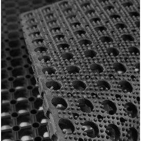 honeycomb-heavy-duty-drainage-mat_closeup-backing_gmc_1320742737